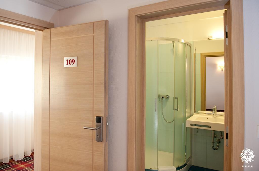 Hotel Leon & Spa Арад Номер фото